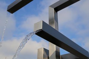 Edelstahl-Gartenbrunnen Edelstahlbrunnen Wasserfall Großobjekt Wasser im Garten