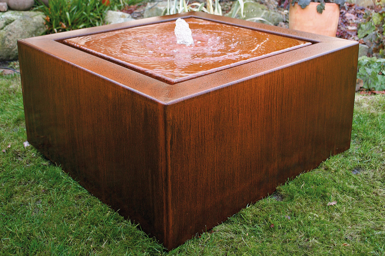 Corten-Gartenbrunnen Cortenstahl-Wassertisch Kubusbrunnen aus Cortenstahl moderner Gartenbrunnen