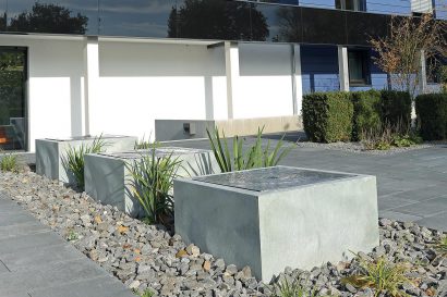 Moderner Gartenbrunnen aus Zink Brunnen für Unternehmen Brunnen für Firma Architektur