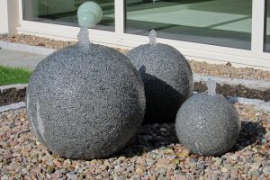 Stein-Gartenbrunnen Steinbrunnen Brunnen aus Stein Garnitsteinbrunnen Mühlsteinbrunnen Stein-Wasserschale aus Springbrunnen mit Fontäne